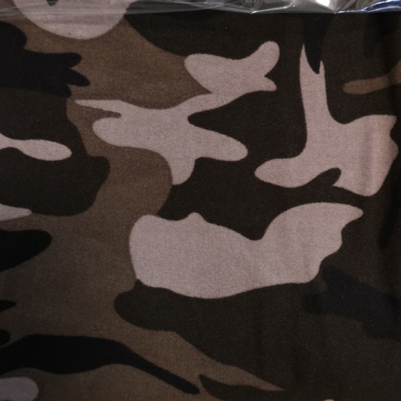 🛍️NWT🛍️  Ladies Camouflage Leggings 2 for $15 - Picture 5 of 5